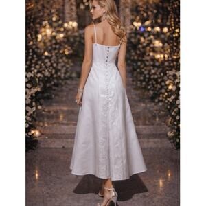 Elegant White Midi Wedding Dress with Delicate Back Buttons